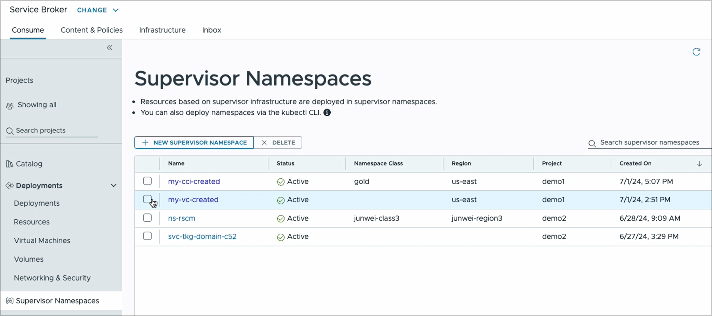 Namespace do vSphere integrado listado na guia Consumir