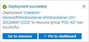 Captura de tela da mensagem de implantação bem-sucedida exibida no Portal do Azure. Você pode usar o botão Ir para o recurso para acessar a VM recém-criada.