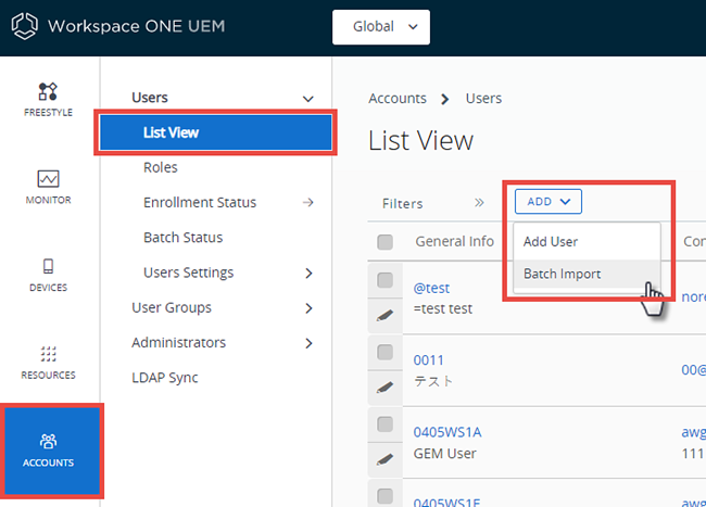 Essa captura de tela mostra a Exibição de Lista de Usuários em Contas, que fornece acesso aos modelos de importação em lote.