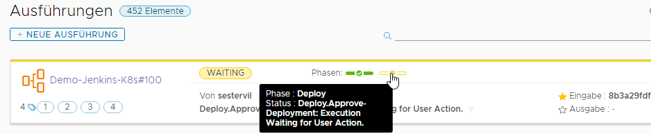 Eine Pipeline, die ausgeführt wurde und auf die Genehmigung wartet, zeigt neben den Phasen den Wartestatus an.