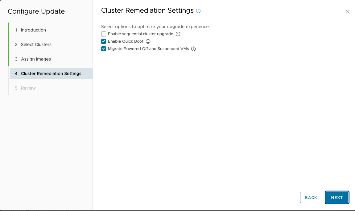 In den Einstellungen für die Cluster-Standardisierung sind die Optionen „Schnellstart aktivieren“ und „Ausgeschaltete und angehaltene VMs migrieren“ ausgewählt.