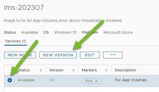 Screenshot der Versionsseite des Images mit grünen Pfeilen, die auf die Schaltfläche zur Auswahl zeigen, und die Schaltfläche „Neue Version“.