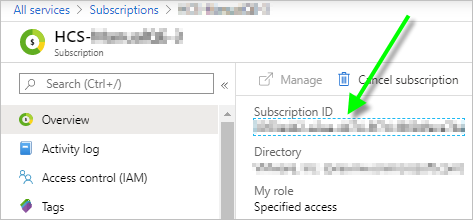Detalles de la suscripción en el portal de Azure con los ID pixelados y una flecha verde que señala el ID.