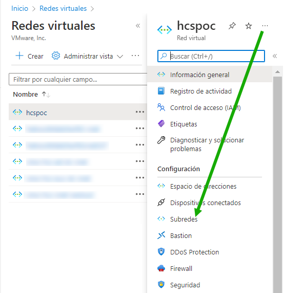 Captura de pantalla que muestra la VNet en el portal de Azure, con una flecha verde que apunta al menú Subredes.