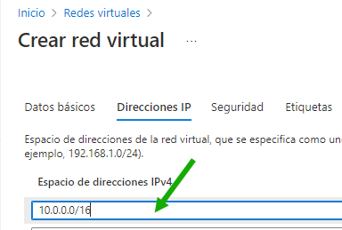 Captura de pantalla que muestra el momento de hacer clic en el espacio de direcciones IPv4 rellenado previamente, con una flecha verde y un texto que indica que se debe cambiar dicho valor.