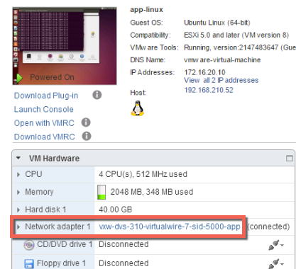 La página de resumen de la máquina virtual muestra que el dvPortgroup de cable virtual está conectado al adaptador de red 1 de la máquina virtual.