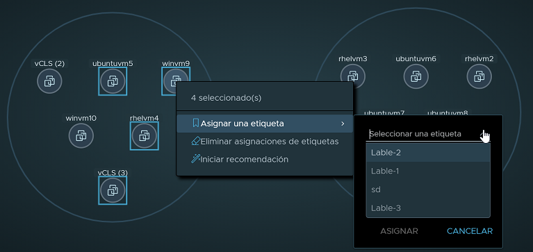 Imagen de la vista Recursos informáticos con 4 nodos seleccionados. Se muestra el menú contextual Asignar una etiqueta > Seleccionar una etiqueta.