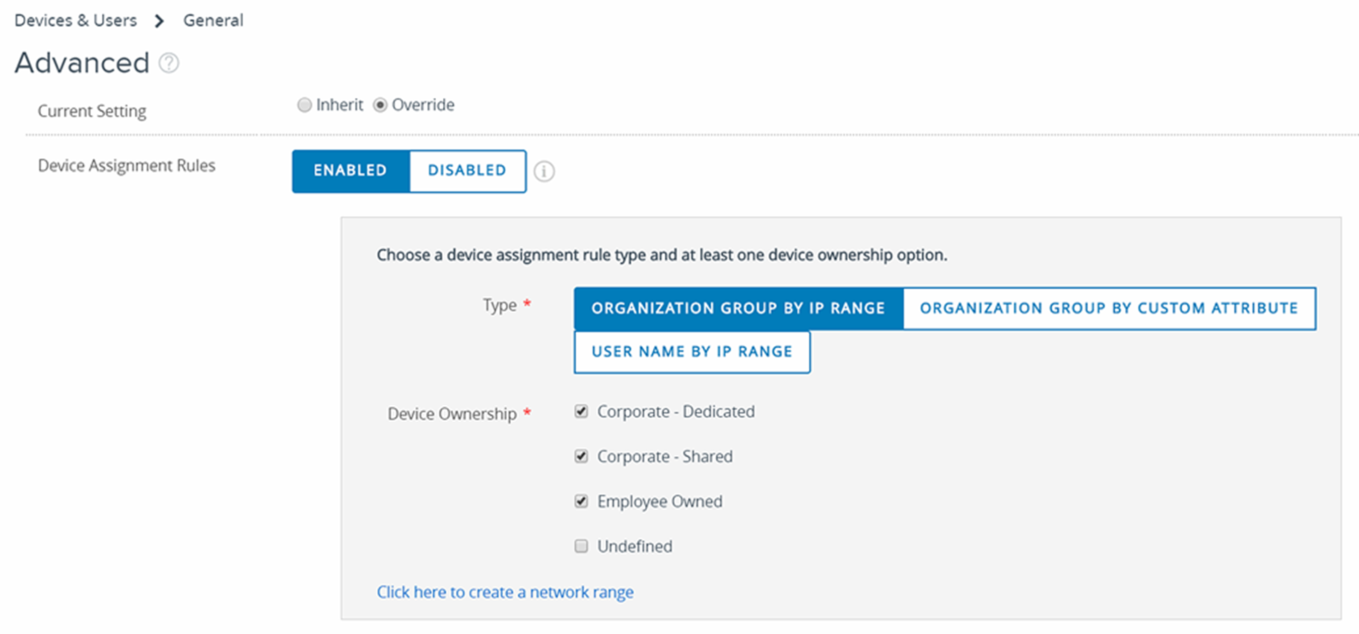 La captura de pantalla muestra las opciones Dispositivos y usuarios > General > Avanzado que le permiten habilitar las asignaciones de dispositivos.