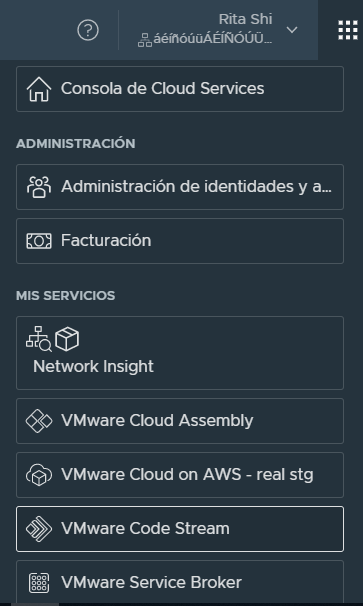 El panel VMware Cloud Services abre la página Administración de identidades y acceso y muestra los usuarios y sus funciones.