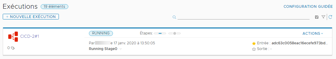 Après le déclenchement du pipeline, l'exécution du pipeline affiche l'état EN COURS D'EXÉCUTION.
