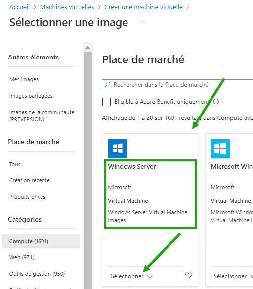 Capture d'écran du volet Sélectionner une image du portail Azure avec la vignette Windows Server visible et des flèches vertes pointant vers l'heure et son menu Sélectionner.